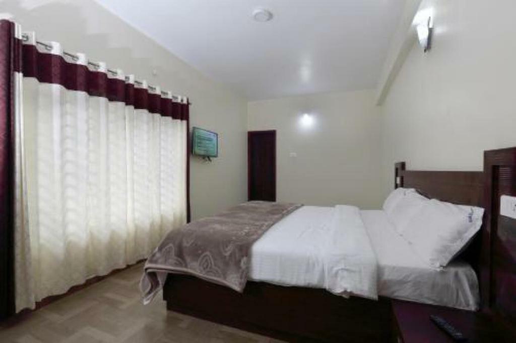 Pine Hill Suites Ooty Exterior photo